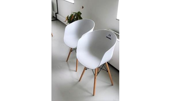 2 design witte pvc stoelen